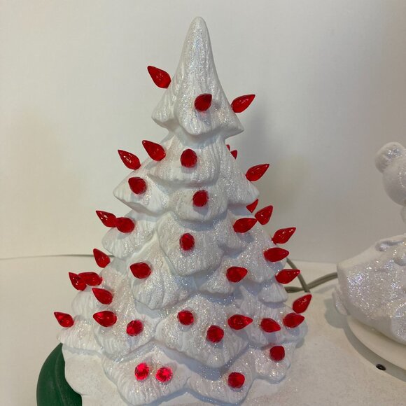 Vintage Santa & Mrs. Claus Dancing Lighted Christmas Tree Ceramic Music Figurine - Picture 13 of 16